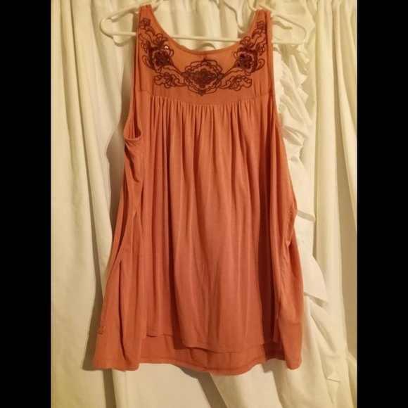 Torrid embroidered tank top Plus Size 1X - Picture 11 of 11